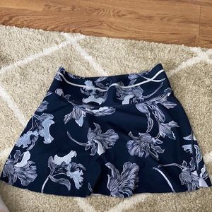 Athleta navy floral print skort
